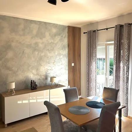 Apartment Ela